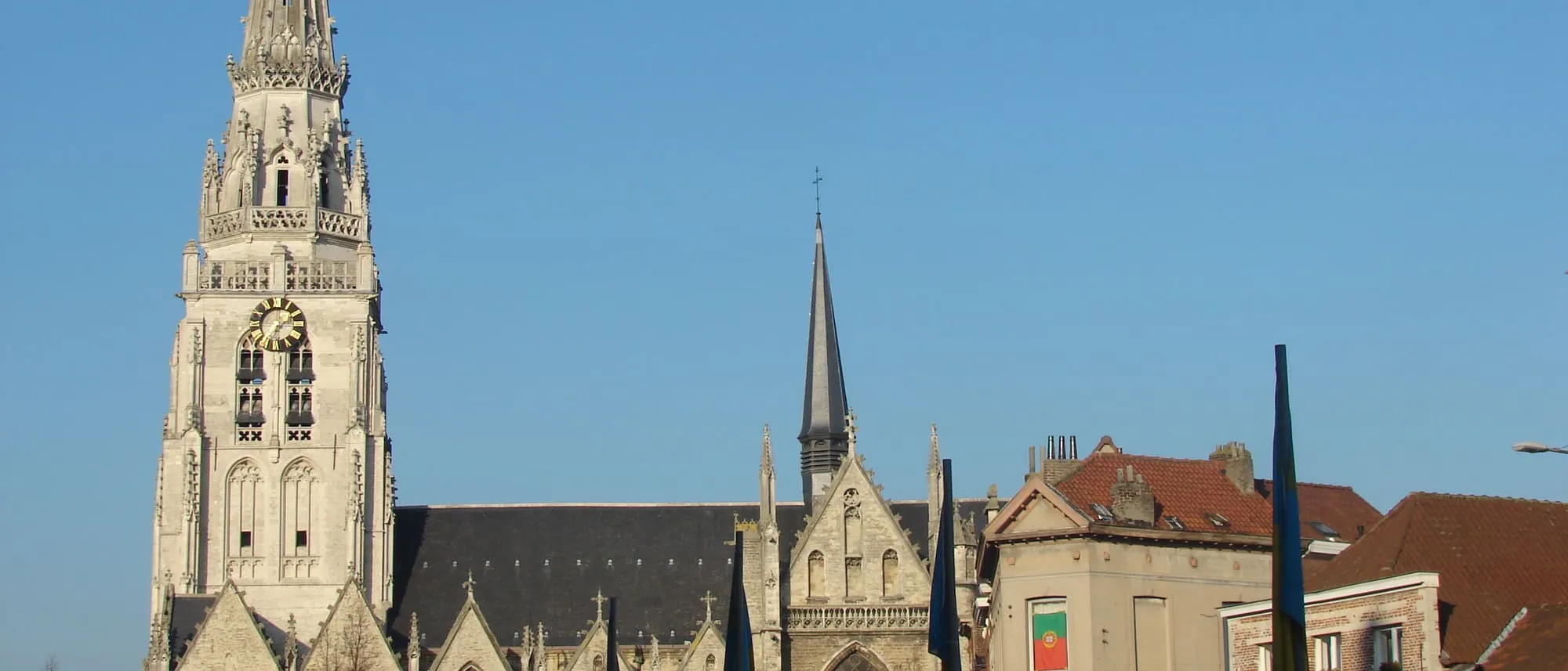 La collégiale Saints-Pierre-et-Guidon et les maisons de la place de la Vaillance à Anderlecht